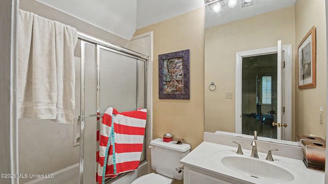 1 Pond Side Drive, Jackson, MS 39211