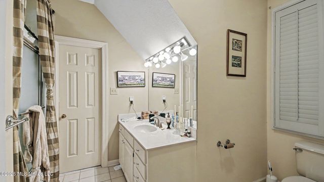 1 Pond Side Drive, Jackson, MS 39211