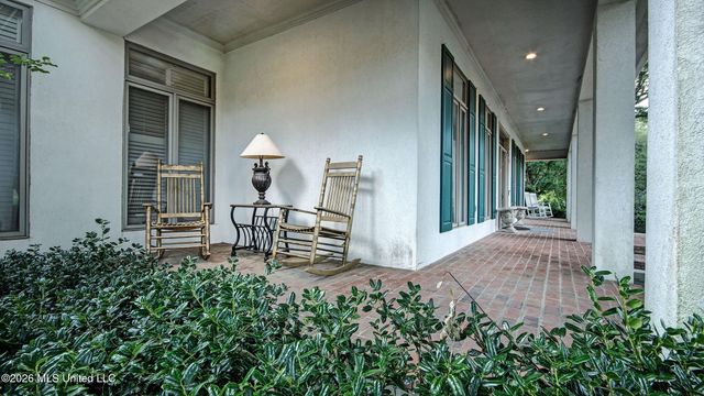 1 Pond Side Drive, Jackson, MS 39211