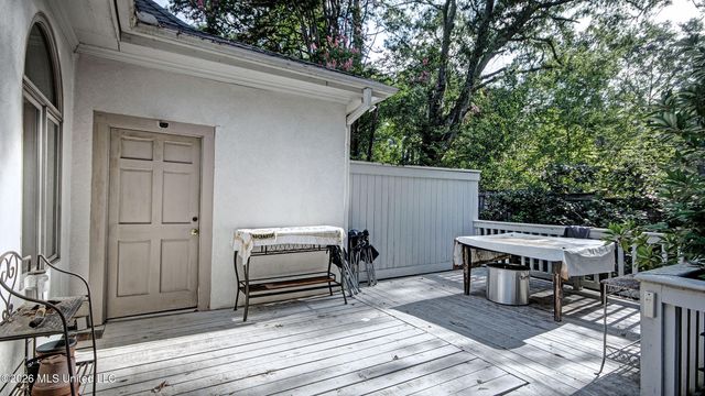 1 Pond Side Drive, Jackson, MS 39211