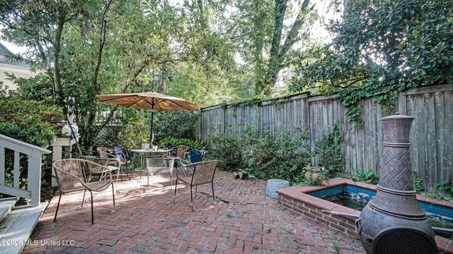 1 Pond Side Drive, Jackson, MS 39211