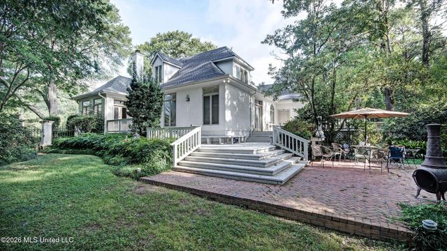 1 Pond Side Drive, Jackson, MS 39211
