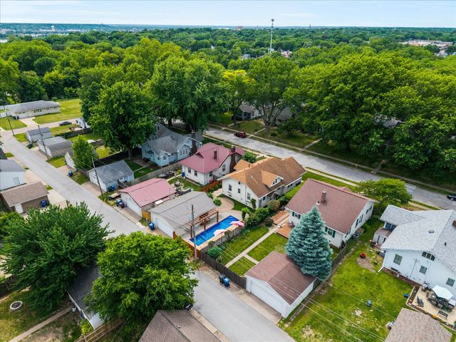 2105 HIGHLAND Avenue, Davenport, IA 52803