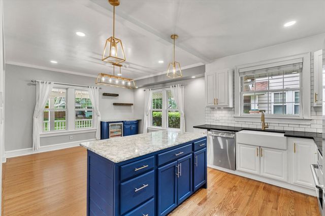 2105 HIGHLAND Avenue, Davenport, IA 52803