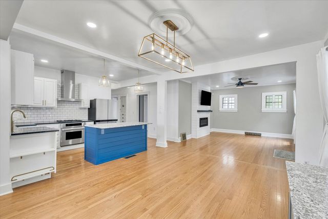 2105 HIGHLAND Avenue, Davenport, IA 52803