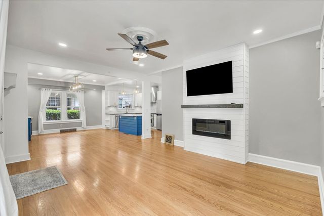 2105 HIGHLAND Avenue, Davenport, IA 52803