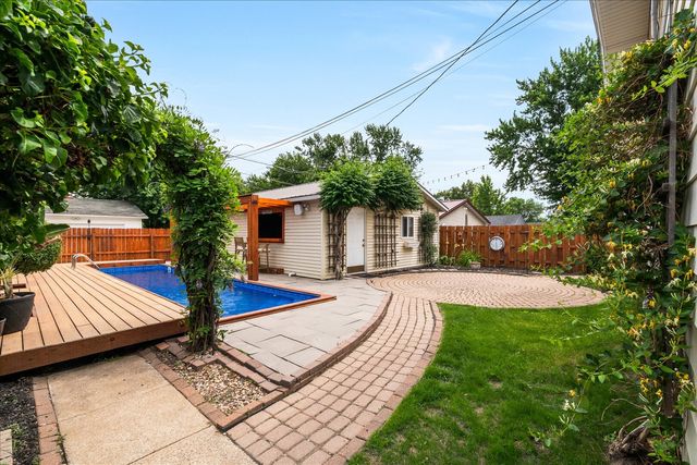 2105 HIGHLAND Avenue, Davenport, IA 52803