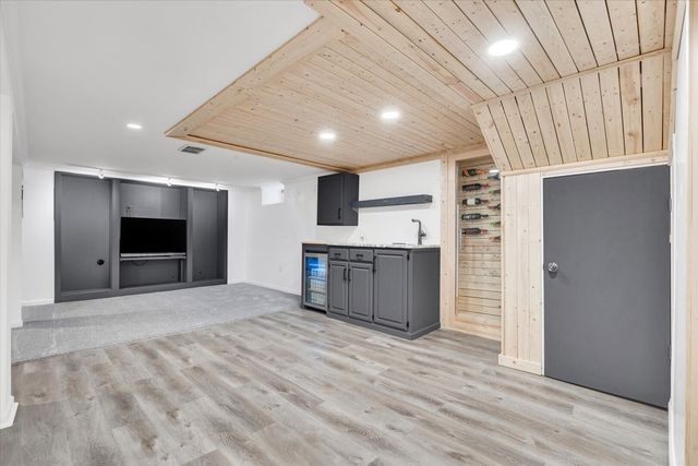2105 HIGHLAND Avenue, Davenport, IA 52803