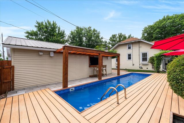 2105 HIGHLAND Avenue, Davenport, IA 52803