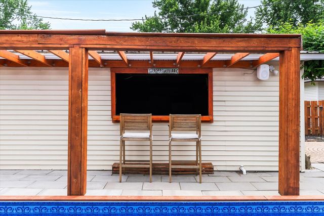 2105 HIGHLAND Avenue, Davenport, IA 52803
