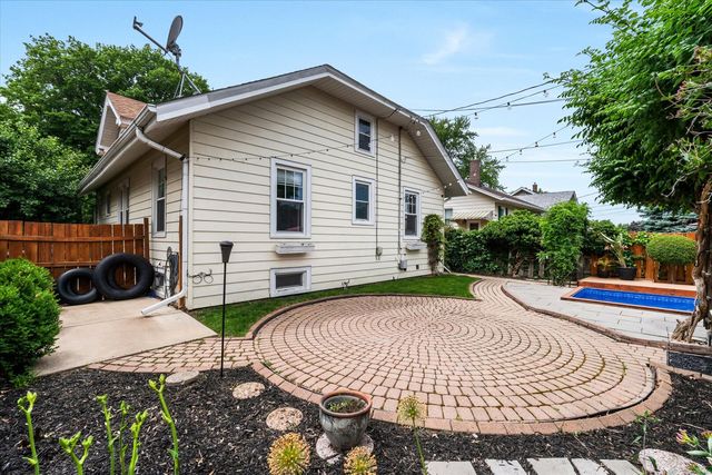 2105 HIGHLAND Avenue, Davenport, IA 52803