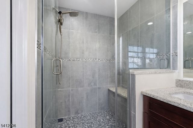 7 Dobson Rd, Edison Twp., NJ 08817