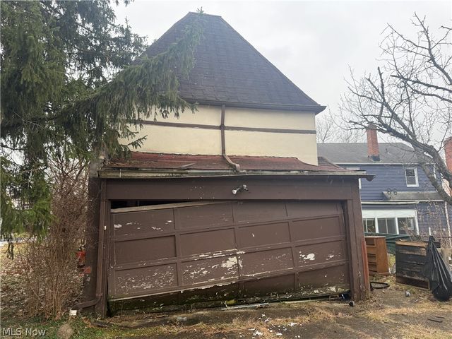 16321 Stockbridge Avenue, Cleveland, OH 44128