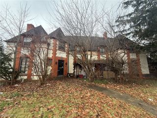 16321 Stockbridge Avenue, Cleveland, OH 44128