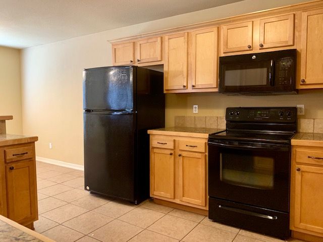 6106 S 36th Street, Rogers, AR 72758
