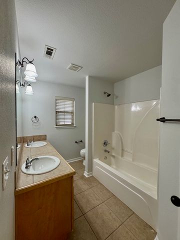 6106 S 36th Street, Rogers, AR 72758