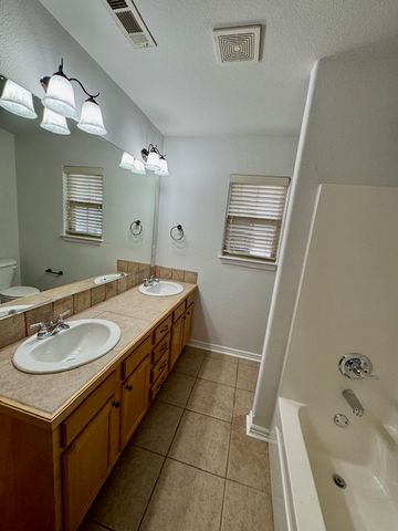 6106 S 36th Street, Rogers, AR 72758