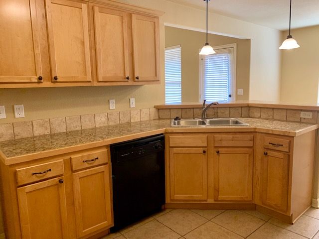 6106 S 36th Street, Rogers, AR 72758