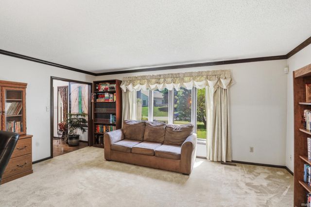 2208 Hearthstone Drive, Fort Wayne, IN 46804