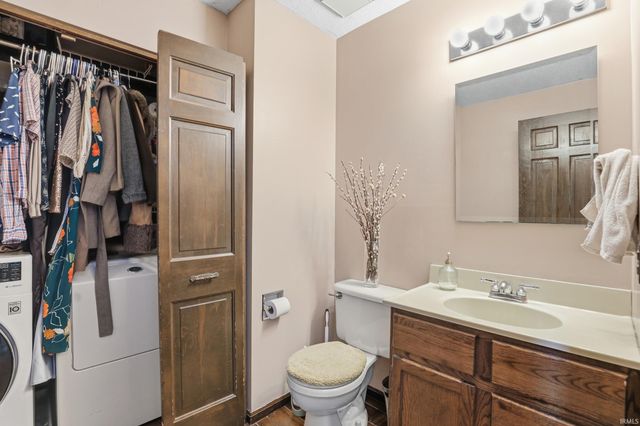 2208 Hearthstone Drive, Fort Wayne, IN 46804