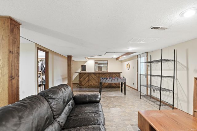 2208 Hearthstone Drive, Fort Wayne, IN 46804