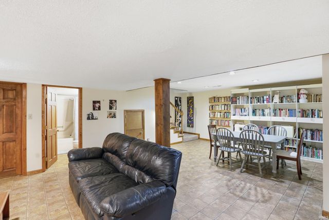 2208 Hearthstone Drive, Fort Wayne, IN 46804