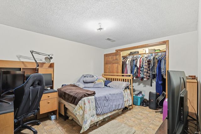 2208 Hearthstone Drive, Fort Wayne, IN 46804