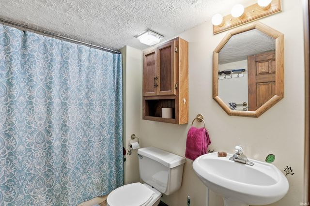 2208 Hearthstone Drive, Fort Wayne, IN 46804