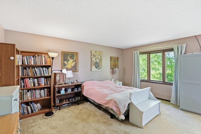 2208 Hearthstone Drive, Fort Wayne, IN 46804