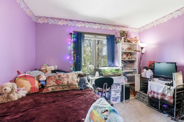 2208 Hearthstone Drive, Fort Wayne, IN 46804