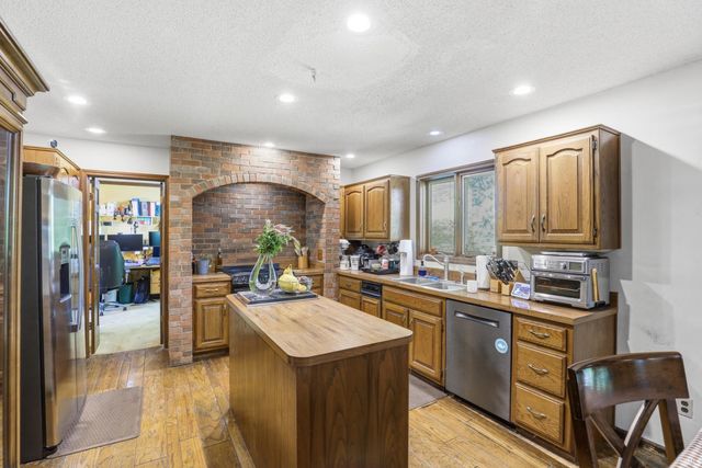 2208 Hearthstone Drive, Fort Wayne, IN 46804