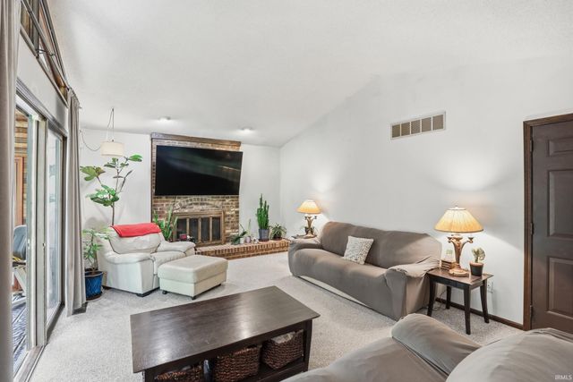2208 Hearthstone Drive, Fort Wayne, IN 46804