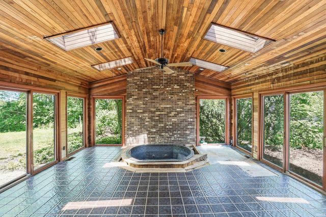 2208 Hearthstone Drive, Fort Wayne, IN 46804