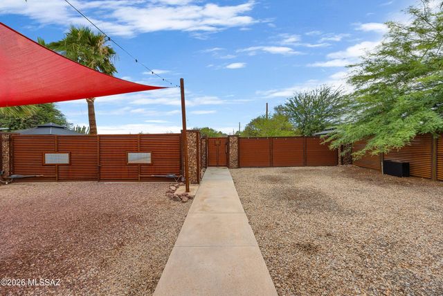 2556 E Linden Street, Tucson, AZ 85716