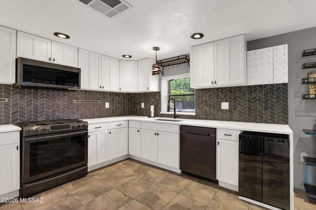 2556 E Linden Street, Tucson, AZ 85716