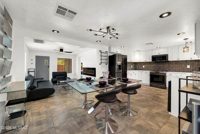 2556 E Linden Street, Tucson, AZ 85716