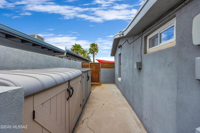 2556 E Linden Street, Tucson, AZ 85716