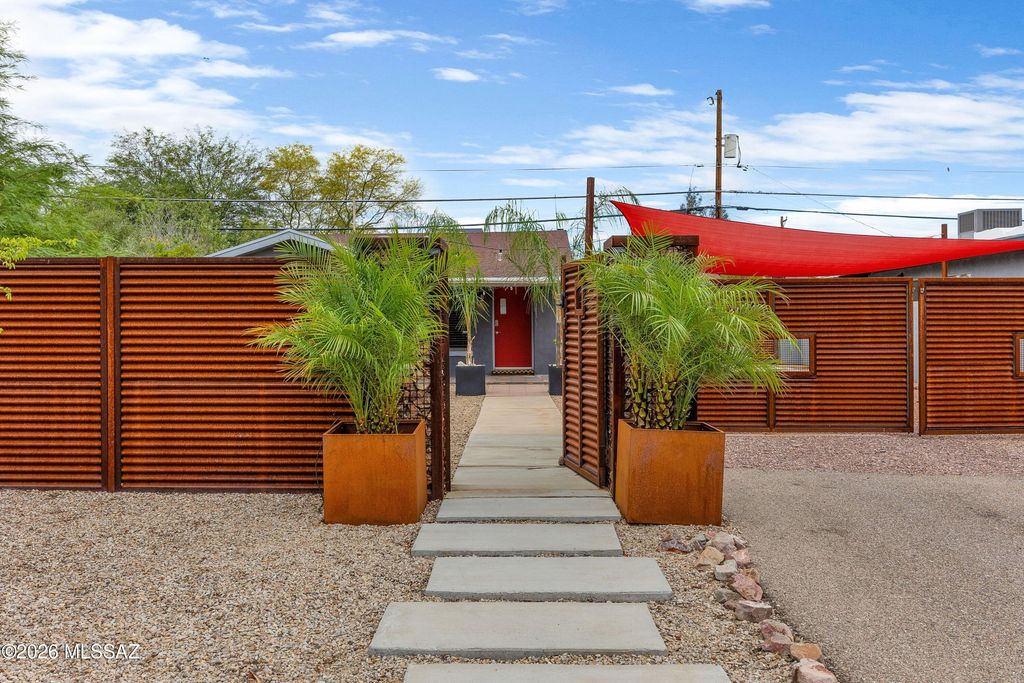 2556 E Linden Street, Tucson, AZ 85716
