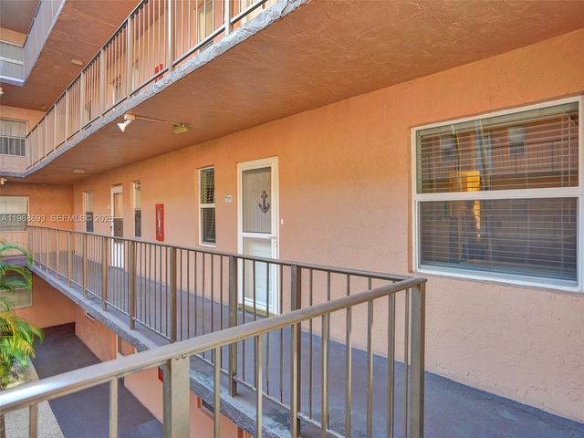 2861 Somerset Drive 211, Lauderdale Lakes, FL 33311