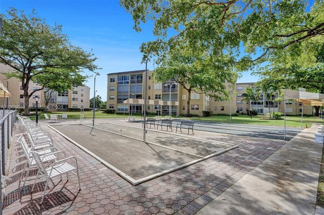 2861 Somerset Drive 211, Lauderdale Lakes, FL 33311