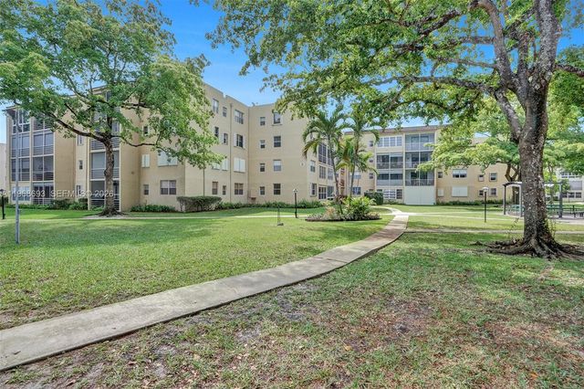 2861 Somerset Drive 211, Lauderdale Lakes, FL 33311