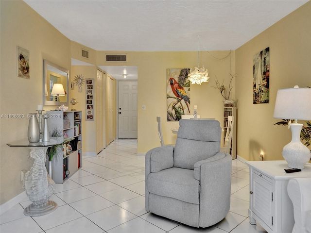 2861 Somerset Drive 211, Lauderdale Lakes, FL 33311