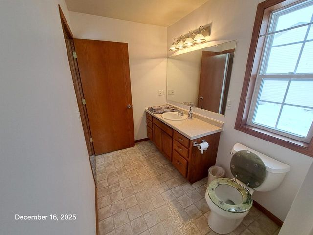 2286 SPRING MEADOW DRIVE, Neenah, WI 54956