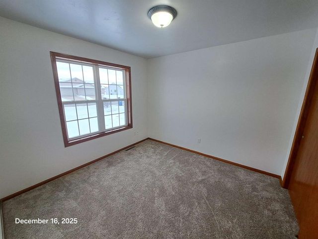 2286 SPRING MEADOW DRIVE, Neenah, WI 54956