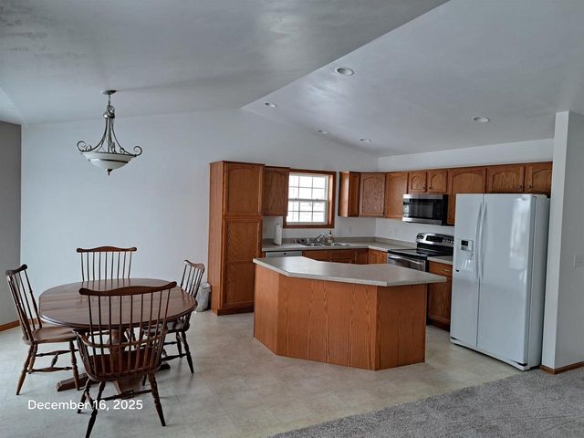 2286 SPRING MEADOW DRIVE, Neenah, WI 54956