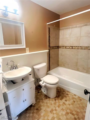 328 Oakwood Avenue, Marietta, OH 45750