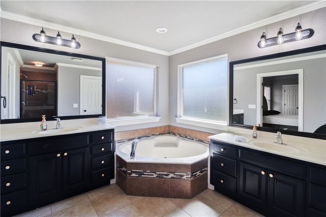 4 NE Dawn Hills Drive, Bentonville, AR 72712