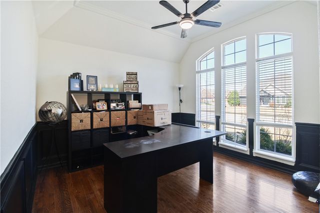 4 NE Dawn Hills Drive, Bentonville, AR 72712