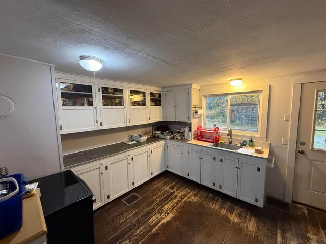 208 New Hebron Road, Plymouth, NH 03264