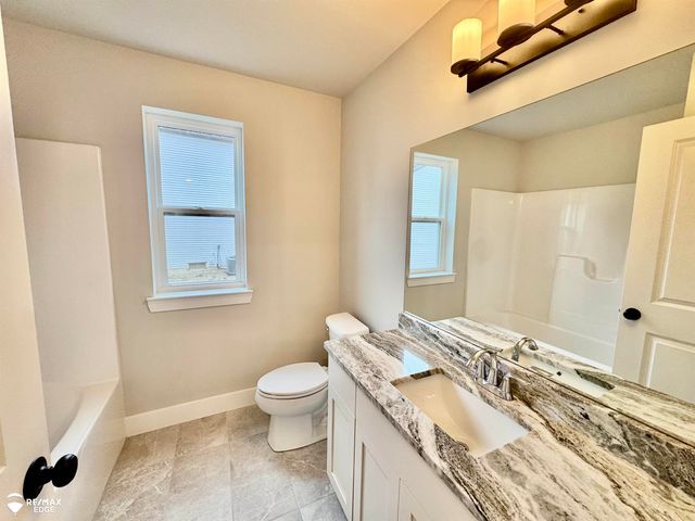 8323 Peninsula Circle, Grand Blanc, MI 48439